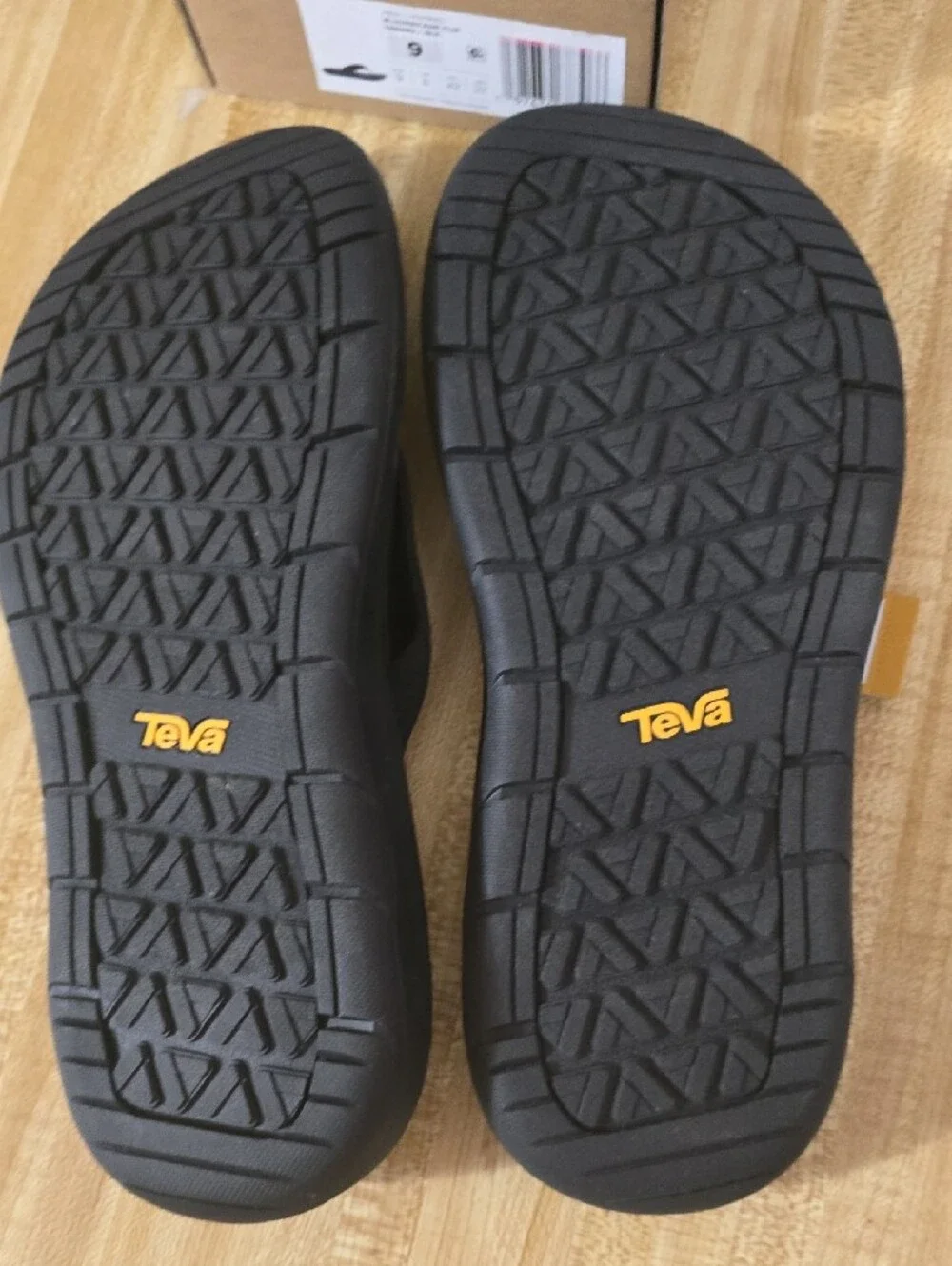 Teva Men’s Black Flip-Flop Sandals with Branded Tab Size 9
